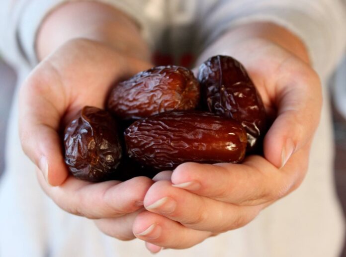 Dates will help you not only to lose weight, but also to stay fit before Puja!